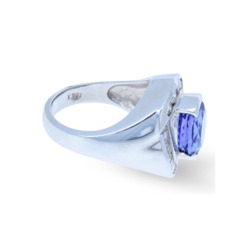 White Gold Oval Tanzanite & Diamond Ring 18KT