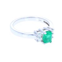 Emerald & Round Diamond Ring 14 KT
